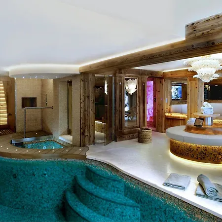 Chalet Luxueux Avec Espace Detente Et Spa A Courchevel - Fr-1-564-145 Chalet